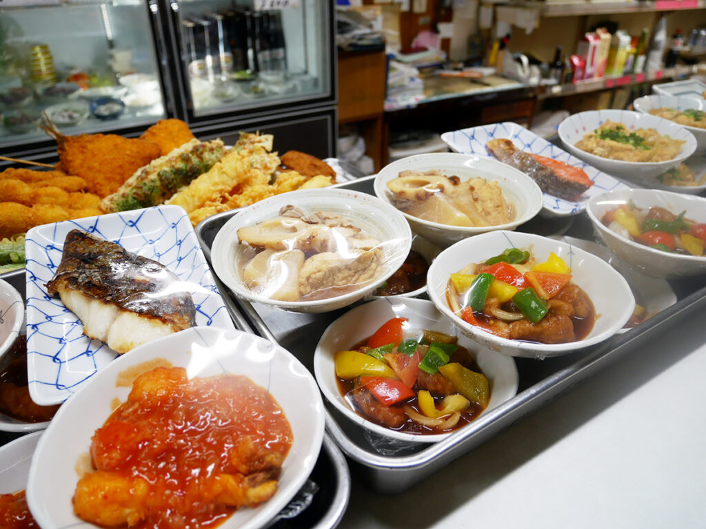 大正「酒のみのりや」手作りおつまみが豊富!毎日朝から飲める老舗角打ち