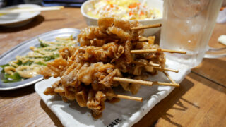 金山「新時代」鶏皮55円!ビール190円!激安居酒屋は昼飲みもOK!