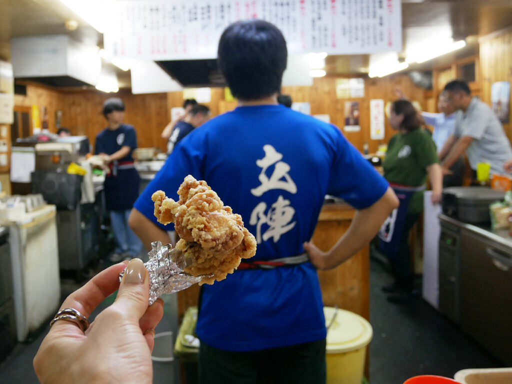 名駅「立陣」大阪と名古屋の融合!?昭和コの字カウンターも素敵な串カツ立ち飲み